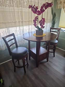 FOLDABLE  PUB TABLE &2 SWIVEL HIGH CHAIRS