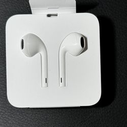 Apple EarPods Headphones (NEW) (AUTHENTIC)