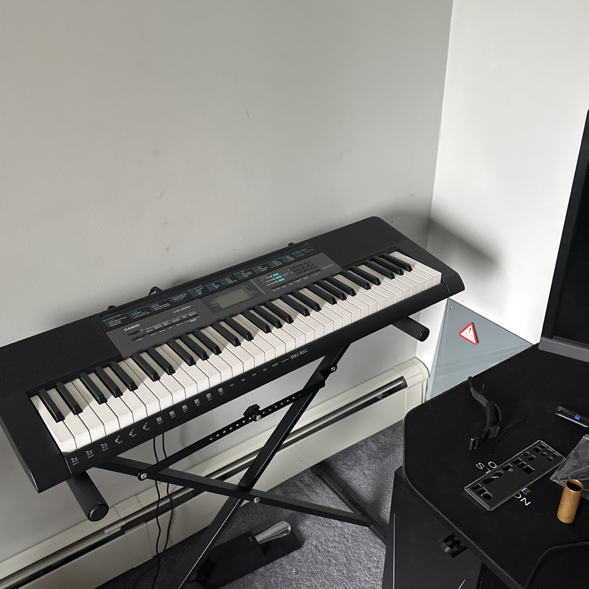 Casio 61 Keyboard w/ yamaha sustain pedal & stand