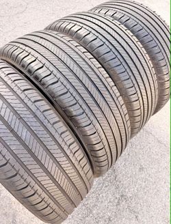 235/55/19 Michelin Selling a set of 4 tires in excellent condition 🫡