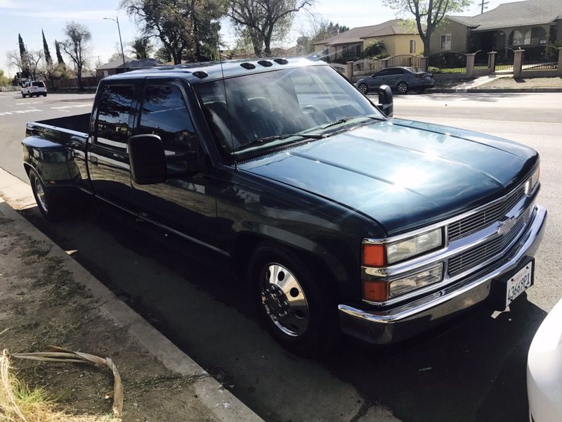 Lowered 1993 Chevy Crew Cab Dually 3500 , Alcoas , Sound System , Alarm ...