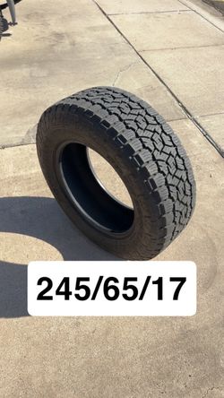 (1)245/65/17 Toyo Open Country A/T III