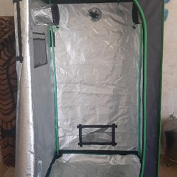 Indoor Green House Grow Tent  Vivosun 
