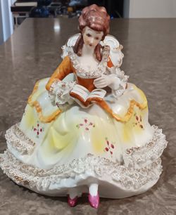 Victorian Dresden Antique porcelain "Lady reading Book" figurine 6inch tall 1940's
