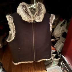 M  Vest In Excellent Condition   M  Sweater In Excellent Condition 