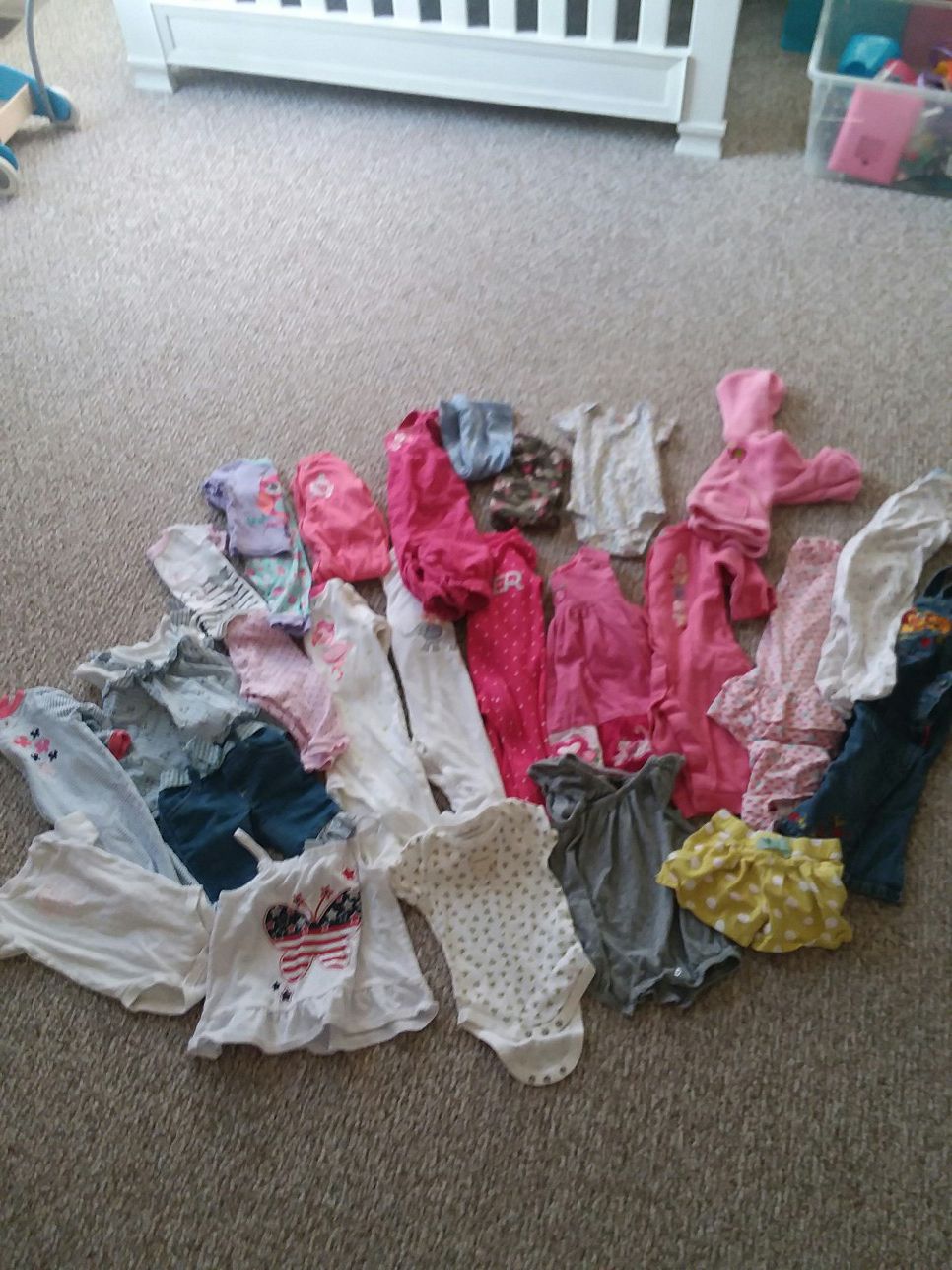 over 25 pieces of girls clothes ranging from 3-6 month - 12 month