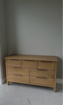 Nurture& Nursery Furniture Set – Crib, Dresser & Recliner (Excellent Condition)