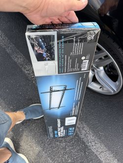 Brand new Armstrong 37 to 70 inch TV mount