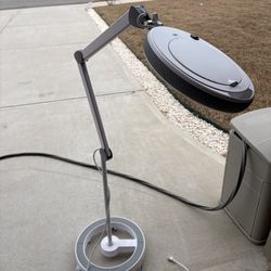 Esthetician magnifying light lamp