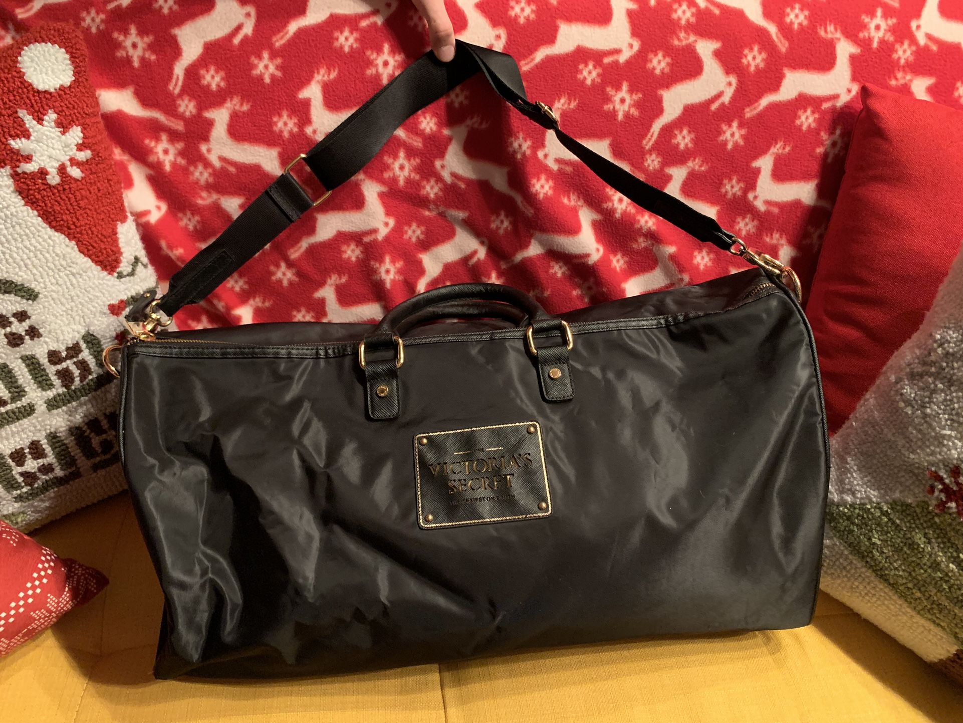 Flash Sale 🖤🖤🖤🖤need a FABULOUS GIFT?! I Got U💗🖤 Victorias’s Secret Over Night Carry On Tote Bag 💗