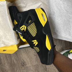 Jordan 4 Retro Thunder (2023) Brand New