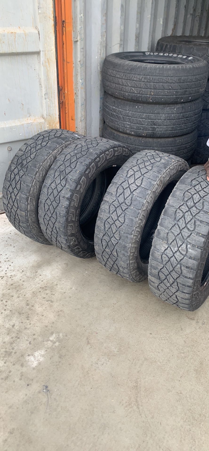 265/60R20 (4tires)