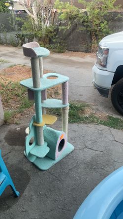 Cat tree