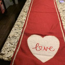 New Red /tan Hearts Table Runner Reverses To Solid Red, 17 By 73 Inches, Thick Weaved Fabric