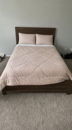 Queen size bed frame + mattress