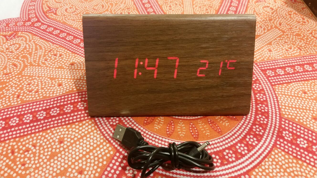 Digital alarm clock (wood grain)