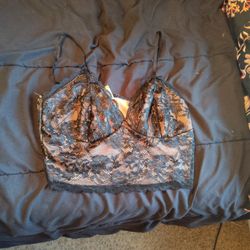 women sleeveless top 