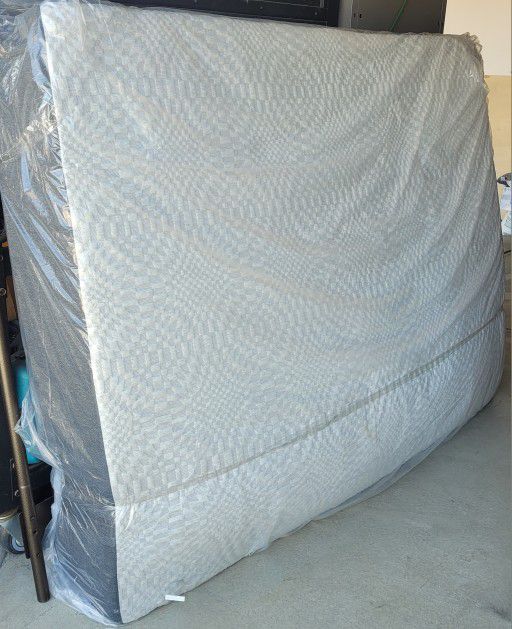 Queen Mattress. Used, in very good condition. 

Mattress Only!

$195