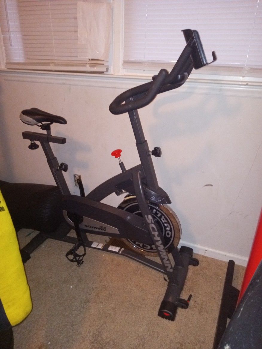 Schwinn IC4 Indoor Exercise Bike