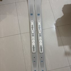 SALOMON WOMENS SKIS & Bindings In Great Condition 