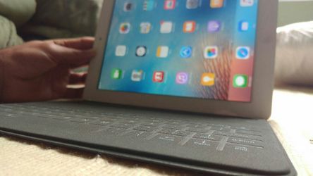 White iPad 32gb excellent condition