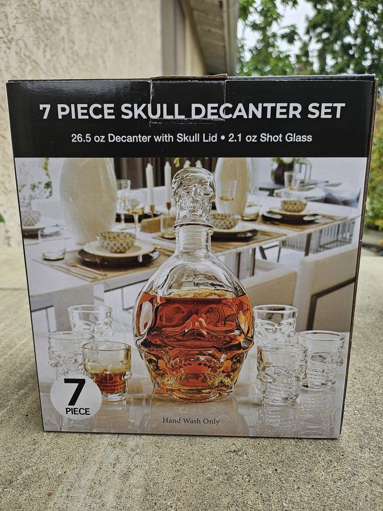 7 Piece Skull Decanter Set 