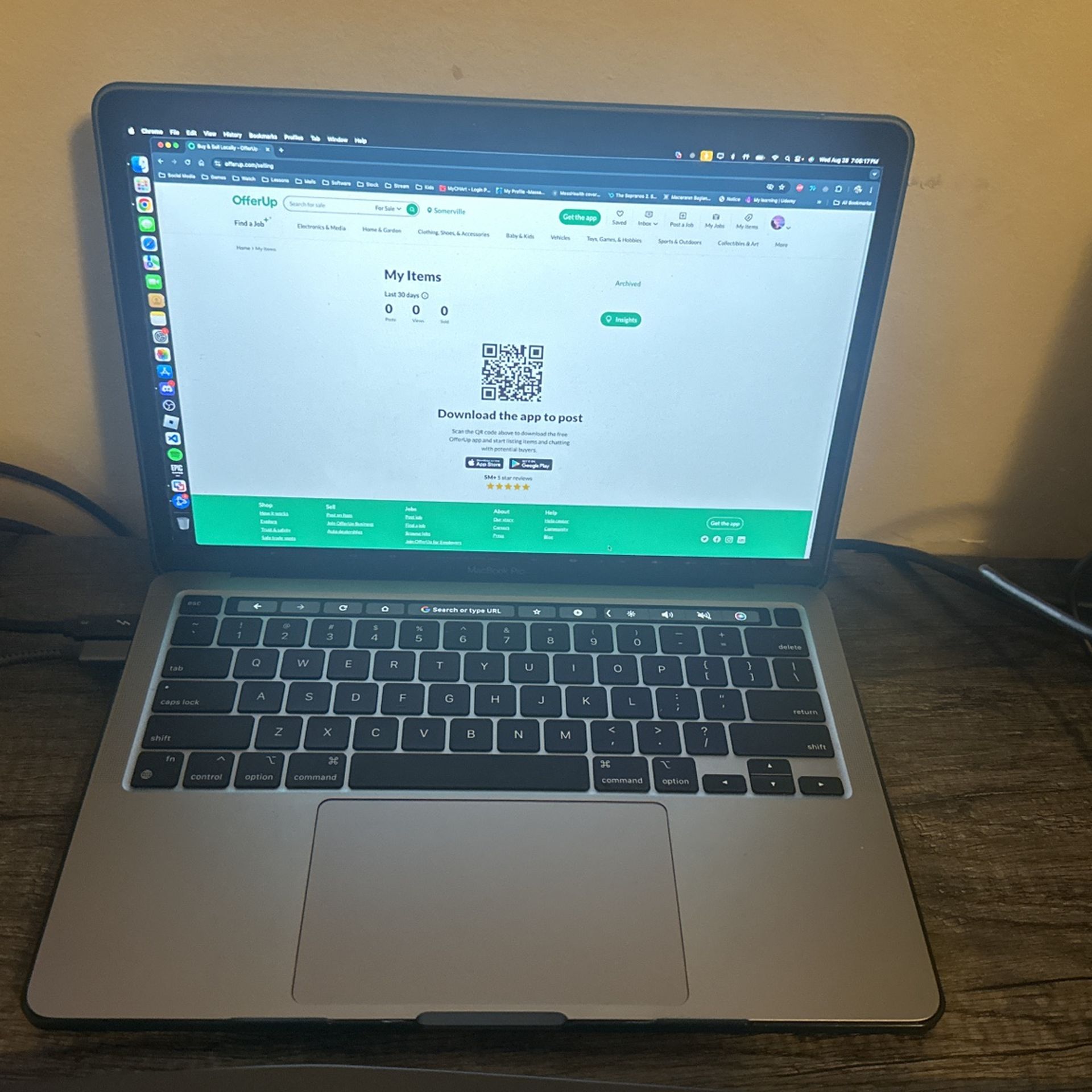 Apple - MacBook Pro 13.3" Laptop - M2 chip - 24GB Memory - 1TB SSD - Space Gray
