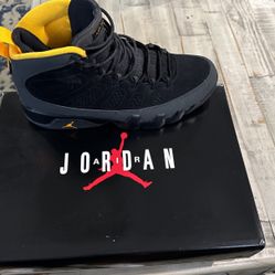 Air Jordan 9 - Black / University