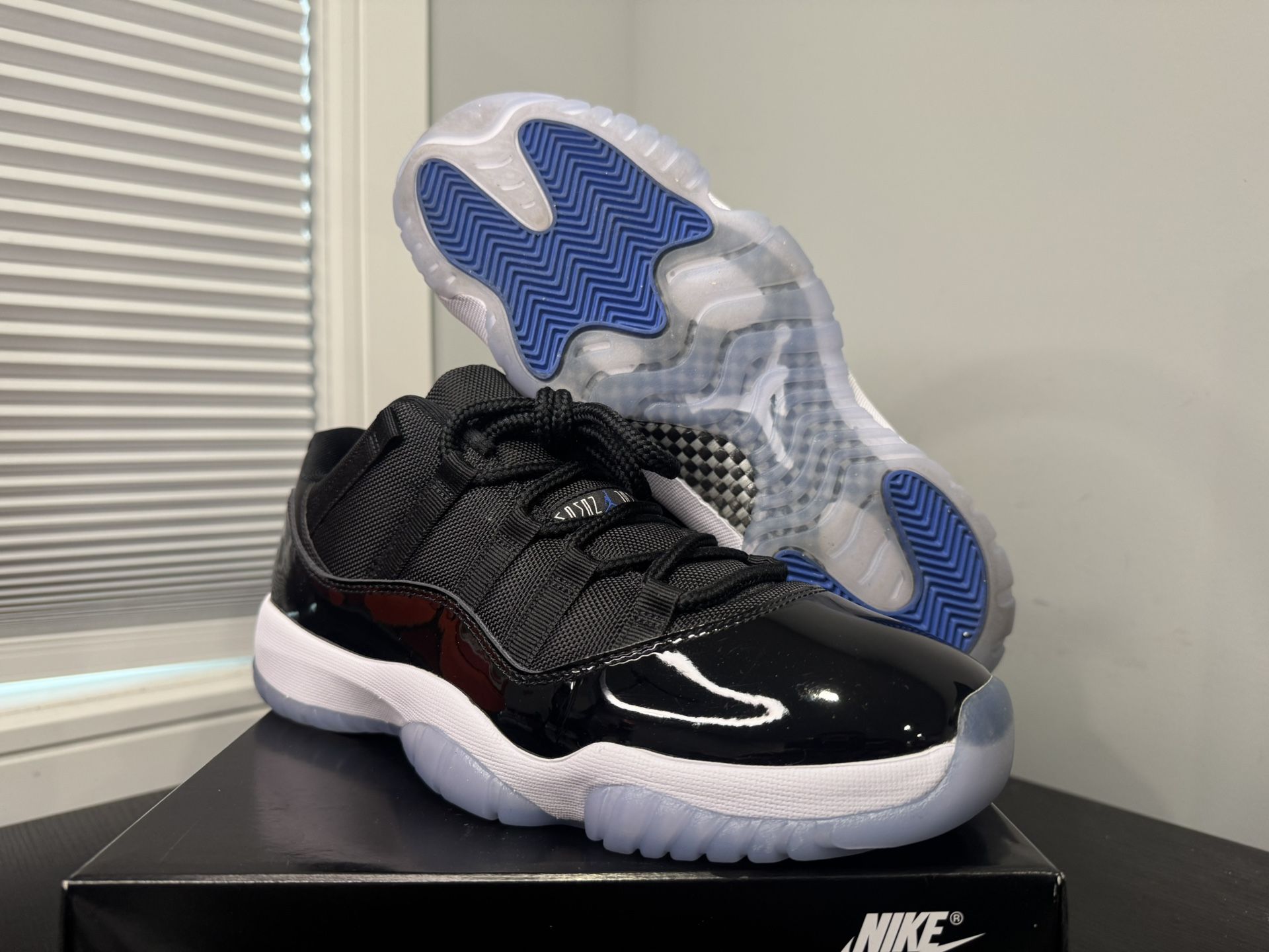 Jordan 11 Low Space Jam Sz 9