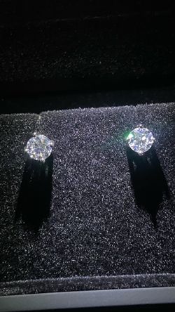 Shiny Moissanite VVS1 Stud Cut Earrings