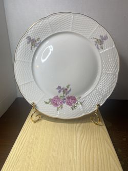 TK Thun Porcelain Plate With Pink And Purple Flowers A Basket Weave Embossed Rim Gilt Edge