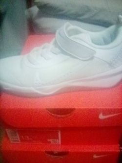 Kids Nike Om Ni Court Brand New