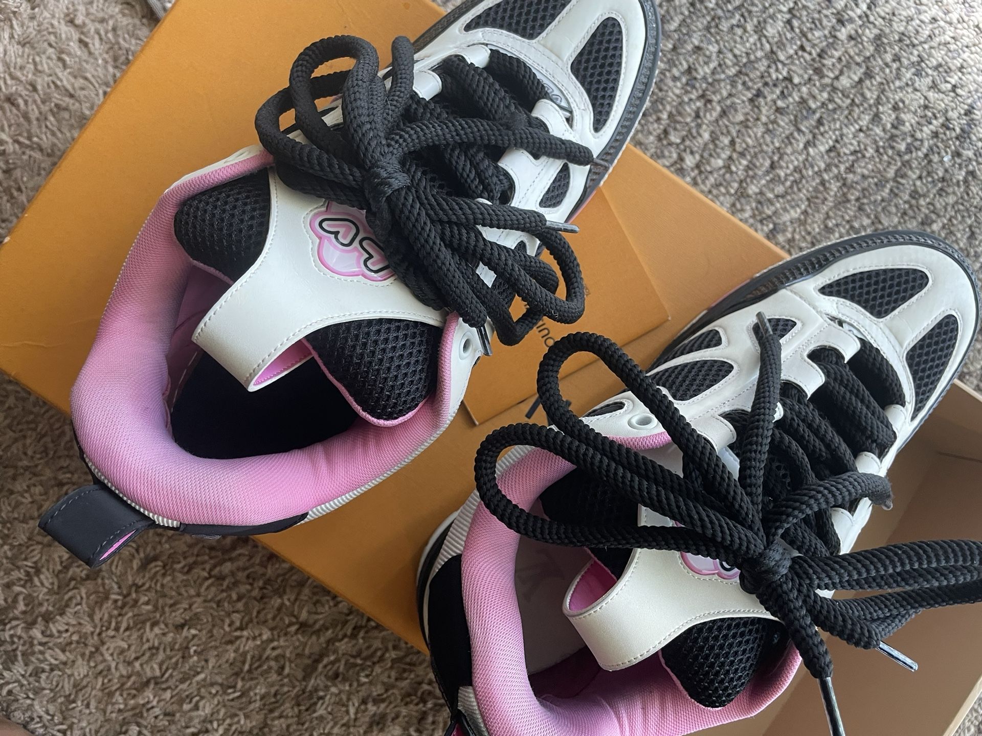 Luis Vuitton Skates Pink