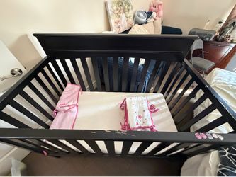 Baby crib with mattress