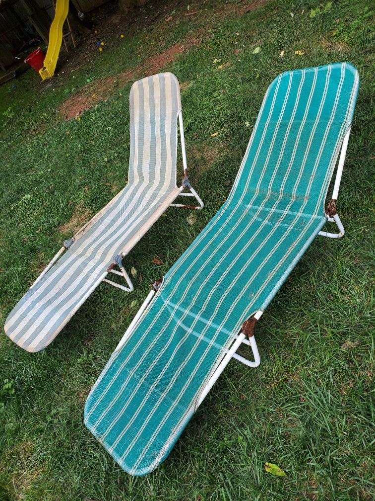 Foldable and adjustable loungers