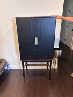 Bar cabinet