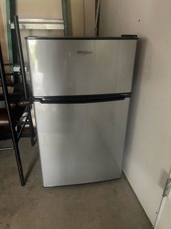 Whirlpool Mini Fridge – Stainless Steel – Excellent Condition