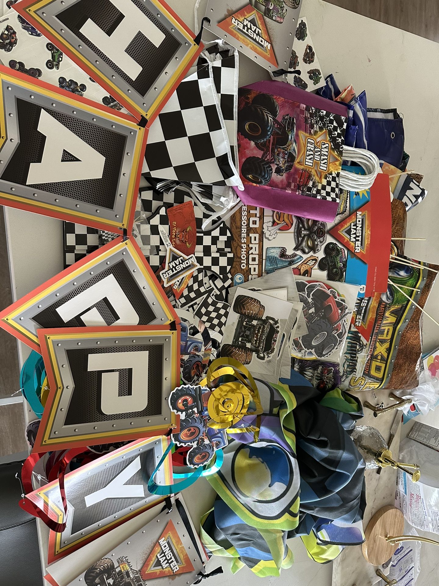 Monster jam monster Truck Birthday Decir