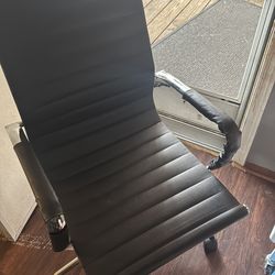 Black office chair