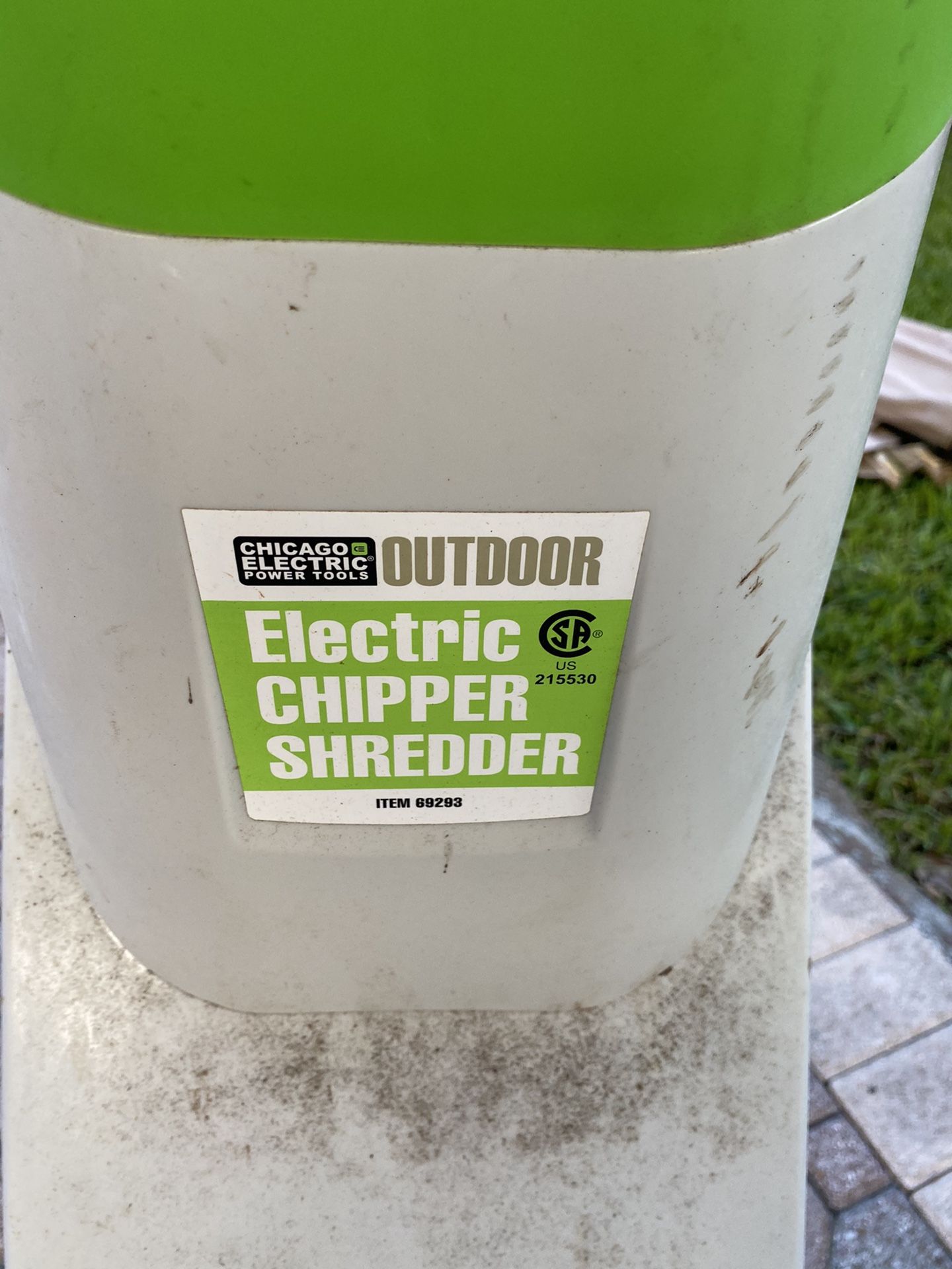 Electric chipper shredder