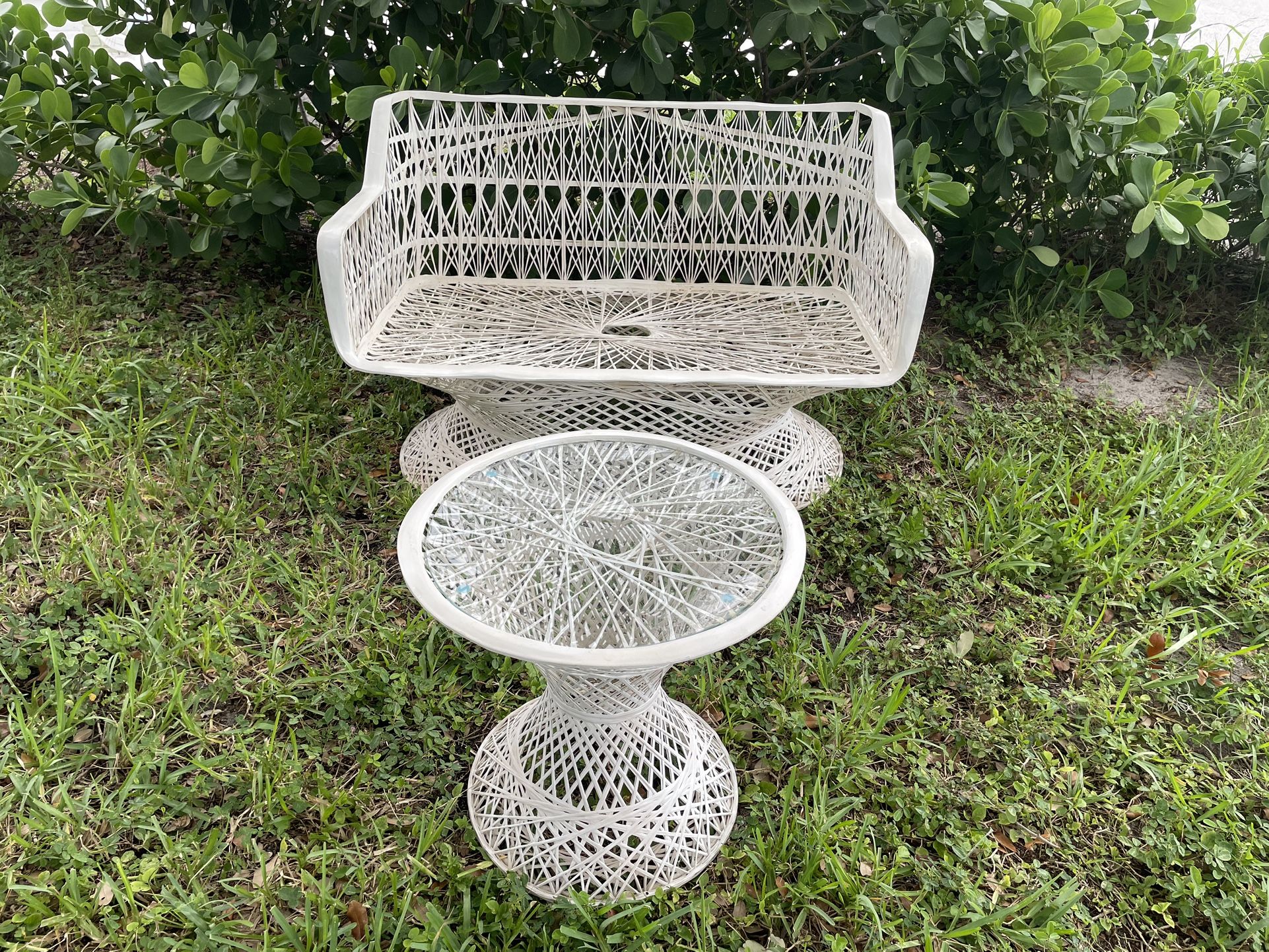 Vintage Mid Century 60s Woodard Settee / Table Set