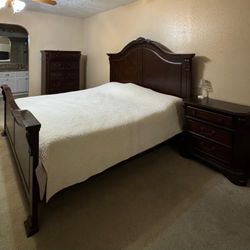 Cal King Bed With Mirror Nightstand And Drawer 