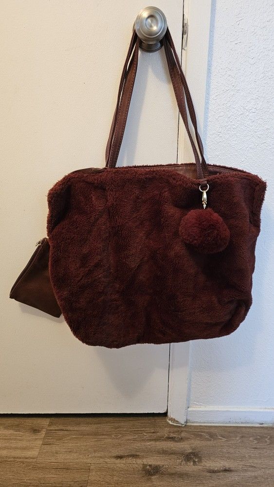 Burgundy Faux Fur Tote
bag