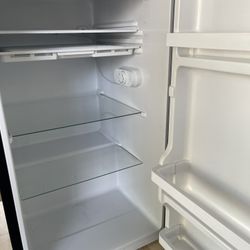 Mini Fridge 3.5 Ft 