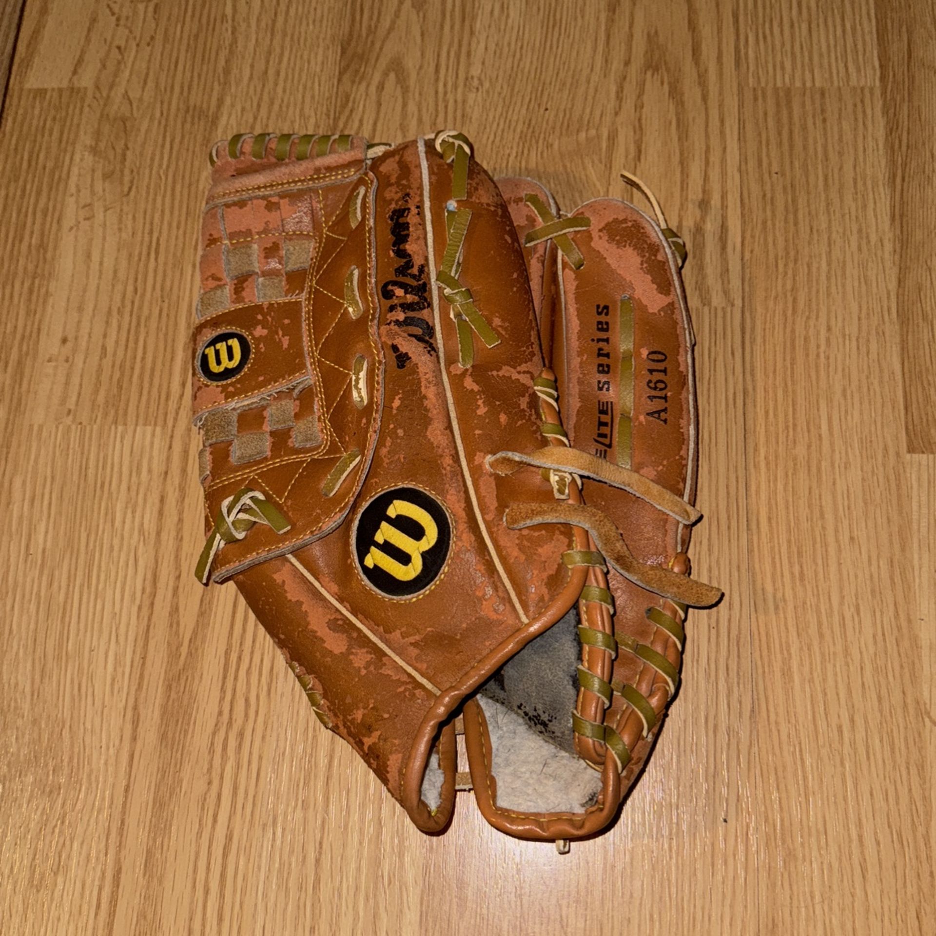 Wilson A1610 Elite 1 Baseball Glove, 13” Pattern Leather Glove