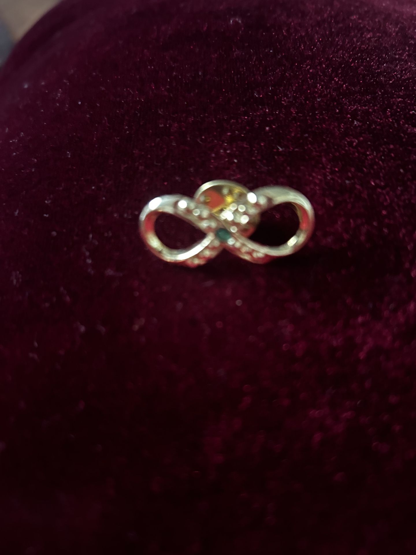 Vintage Hattie Carnegie Infinity Pin 1" x 1/2"