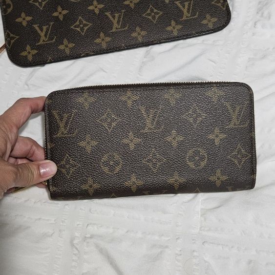 Louis Vuitton • Card Wallet • Made In Spain • 100% Authentic Haute Couture  for Sale in Seattle, WA - OfferUp