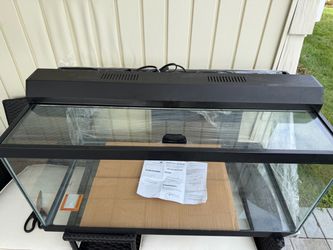 40 gallon breeder tank with glass lid and light