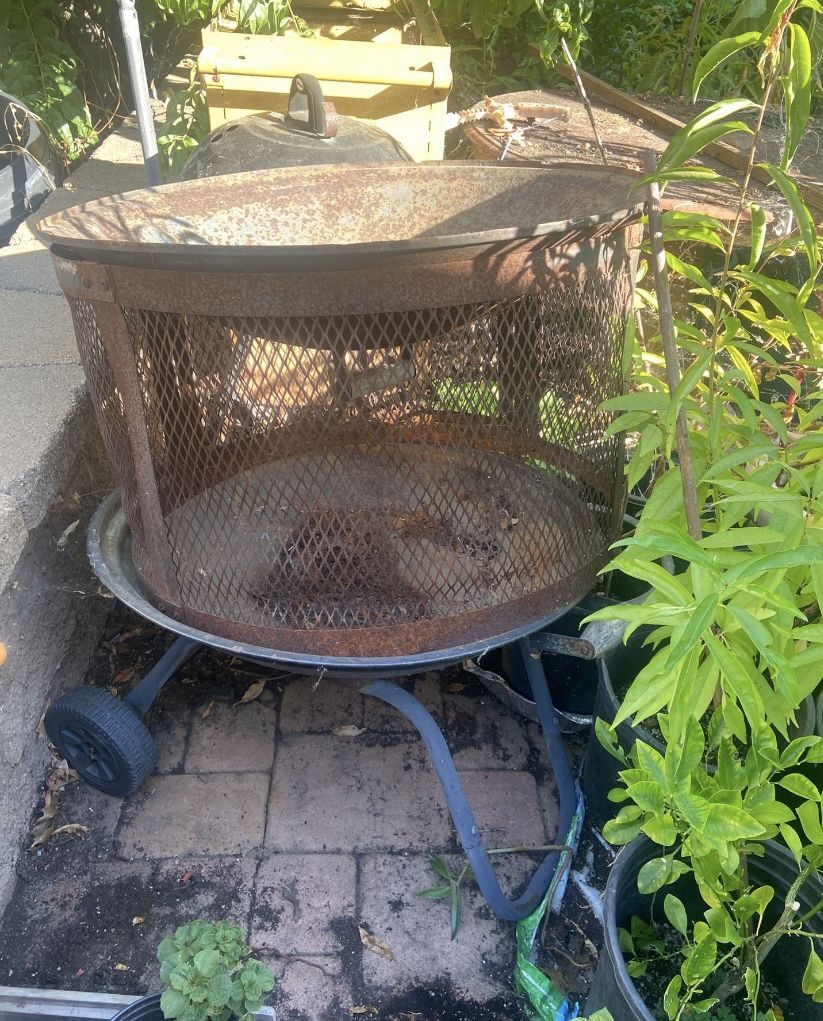 Big Size Fire Place Or Grill Outside And It Has Wheels Too
