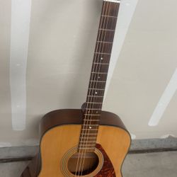 Yamaha F310 acoustic guitar 